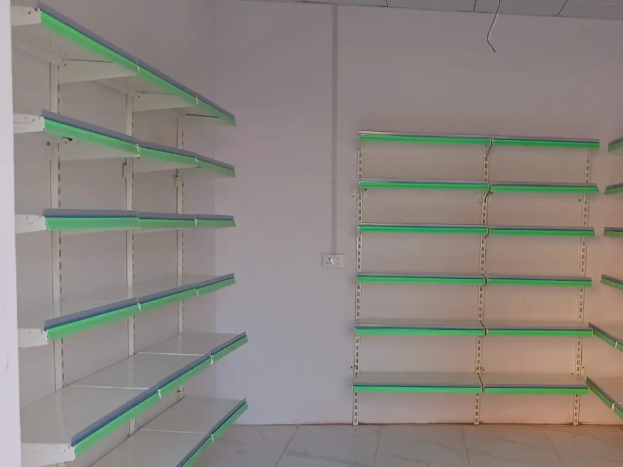 912771030_wall mount display racks Rajasthan1.webp